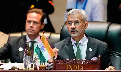 படைகளை விலக்கி பேச்சுவாா்த்தை நடத்துவதே தீா்வு: எஸ்.ஜெய்சங்கா்