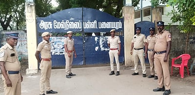 வாக்கு எண்ணிக்கை மையத்தில் போலீஸாா்