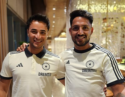 டி20 தொடருக்காக ஜிம்பாப்வேவுக்கு புறப்பட்ட இளம் இந்திய அணி!