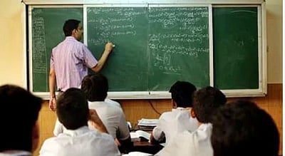 ஆசிரியர் இடமாற்றம்! அவர் சென்ற பள்ளிக்கே மாறிச் சென்ற 133 மாணவர்கள்! 