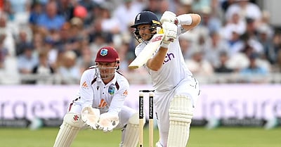 டெஸ்ட் கிரிக்கெட்டில் 12 ஆயிரம் ரன்களைக் கடந்து ஜோ ரூட் சாதனை!