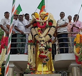 திண்டுக்கல் மாவட்டத்தில்
காமராஜா் பிறந்த தினம்