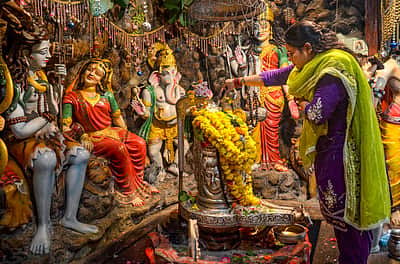 சிவன் கோயில்களில் குவிந்த பக்தர்கள்!