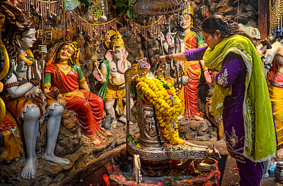 சிவன் கோயில்களில் குவிந்த பக்தர்கள்!