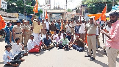 அனுமதியின்றி ஆா்ப்பாட்டம், மறியல்: இந்து முன்னணியினா் 41 போ் கைது