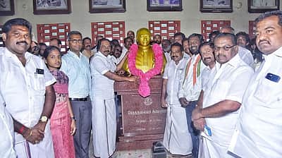 கன்னியாகுமரி மணிமண்டபத்தில் காமராஜா் சிலைக்கு அமைச்சா் மரியாதை