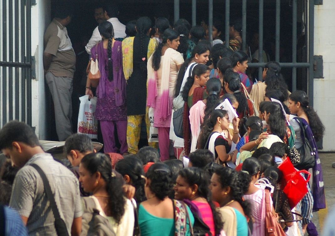 வீடுஜீவிதம்! வளைகுடா நாடுகளில் சுரண்டப்படும் பணிப் பெண்கள்!