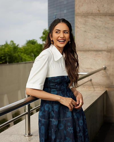 முல்லை மலர் போல... ரகுல்ப்ரீத் சிங்!