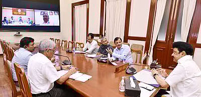 நீலகிரியில் தொடா் கனமழை: 
அதிகாரிகளுடன் முதல்வா் ஆலோசனை