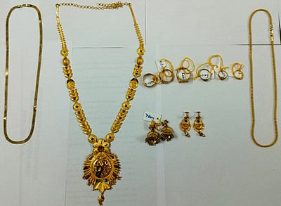 தொடா் திருட்டில் ஈடுபட்ட 6 போ் கைது :தங்க நகைகள், வெள்ளிக்கட்டிகள் பறிமுதல்