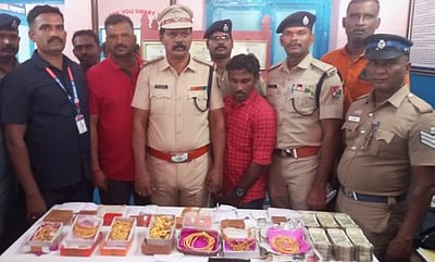 திருச்சியில் ரூ. 2 கோடி தங்க நகைகள், ரொக்கம் பறிமுதல்