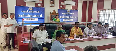 பழனி கோயில் முடிக்கொட்டகை 
இடத்தை அகற்ற வேண்டும்