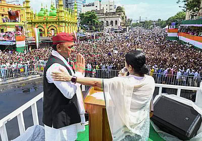 வங்கதேச அகதிகளுக்கு மேற்கு வங்கத்தில் அடைக்கலம்: முதல்வா் மம்தா