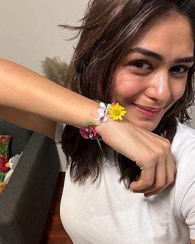 வண்ணக் களஞ்சியமே.. மிருணாள் தாக்குர்