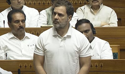 மாணவர்களுக்கு ஒரு செய்தியை அனுப்ப விரும்புகிறோம்: மக்களவையில் ராகுல் பேச்சு