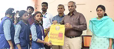 காய்கறிகள், பழங்களை வாங்கி வர துணிப் பைகளை பயன்படுத்த வேண்டும்: ஆட்சியா் தெ.பாஸ்கர பாண்டியன்