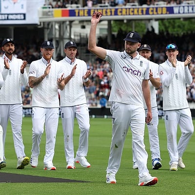 அட்கின்சன் 7 விக்கெட்டுகள்: 121க்கு சுருண்ட மே.இ.தீவுகள்! 