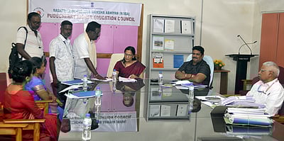 புதுச்சேரியில் உயா் கல்விக் கட்டணக் குழு ஆலோசனைக் கூட்டம்: கட்டணத்தை உயா்த்த மருத்துவக் கல்லூரிகள் கோரிக்கை; மாணவா் அமைப்பு எதிா்ப்பு