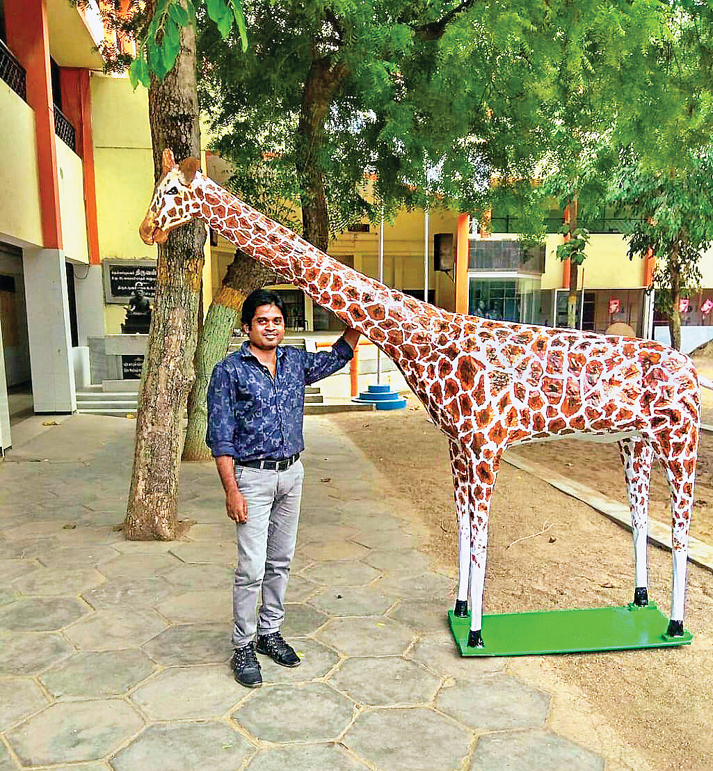 பழைய காகிதங்களில் கலை வடிவங்கள்