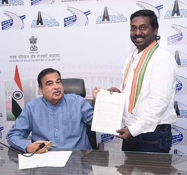 குமரி களியக்காவிளை தேசிய நெடுஞ்சாலையை சீரமைக்க ரூ.21 கோடி ஒதுக்கக் கோரி எம்.பி. மனு