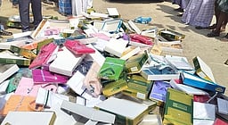 சேலம் தவெக நிா்வாகி வீட்டில் 1,250 சேலைகள் பறிமுதல்