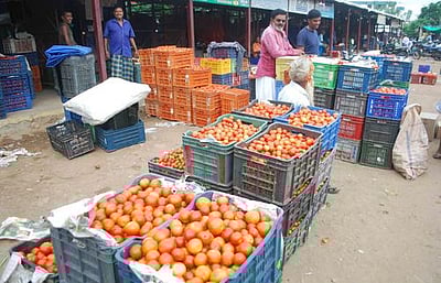 ஈரோட்டில் ஒரு கிலோ தக்காளி ரூ.80-க்கு விற்பனை