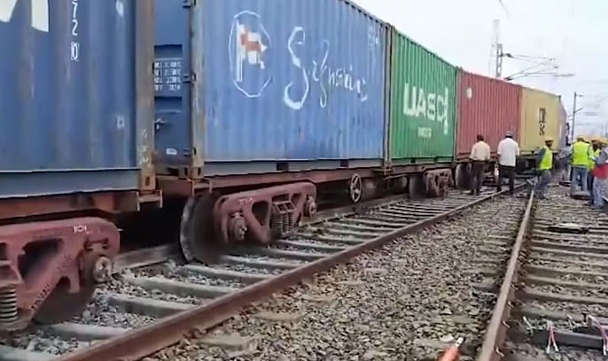 மகாராஷ்டிரத்தில் சரக்கு ரயிலின் 4 பெட்டிகள் தடம் புரண்டன!