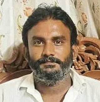 சரக்கு வாகன நிறுவனத்தில் 
கதவு விழுந்து லாரி ஓட்டுநா் உயிரிழப்பு