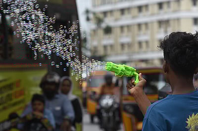 அழகு பெண்களுக்கானது மட்டுமல்ல..! மாறி வருகிறது காலம்!!