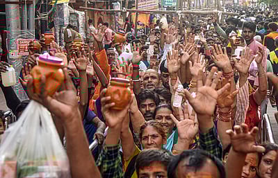 காசி விஸ்வநாதர் கோயிலில் அலைமோதிய பக்தர்கள்!