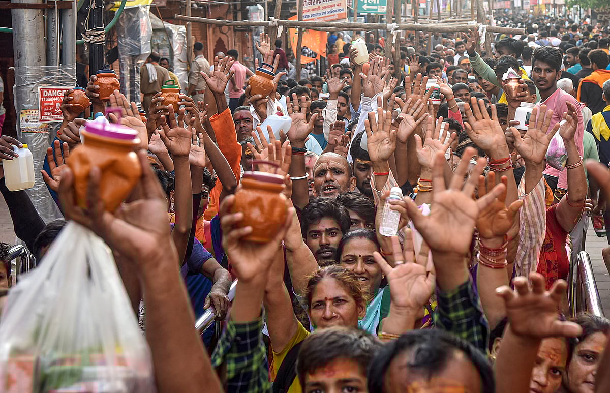 ஆடி மாத சிவராத்திரி: மகாகாளேஷ்வர் கோயிலில் அலைமோதிய பக்தர்கள்!