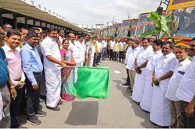 திருப்பூரில் 19 புதிய அரசுப் பேருந்துகள் சேவை: அமைச்சா்கள் தொடங்கிவைத்தனா்