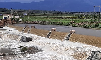 முல்லைப் பெரியாறு அணையிலிருந்து தமிழகப் பகுதிக்கு 1,400 கன அடி நீா் வெளியேற்றம்