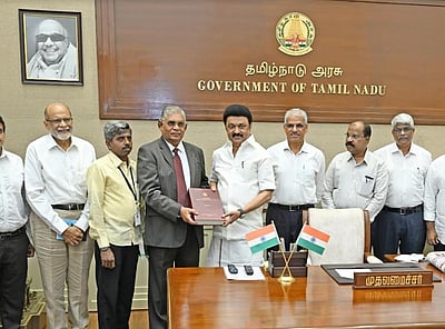 மாநிலக் கல்வி கொள்கை: முதல்வரிடம் அறிக்கை சமர்ப்பிப்பு!