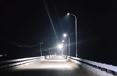 மின்னொளியில் ஜொலிக்கும் செய்யாறு மேம்பாலம்