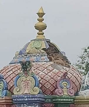 இடி தாக்கியதில் கோயில் கோபுரம் சேதம்