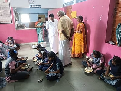 ஊத்தங்கரை மாணவா் விடுதிகளில் எம்எல்ஏ ஆய்வு