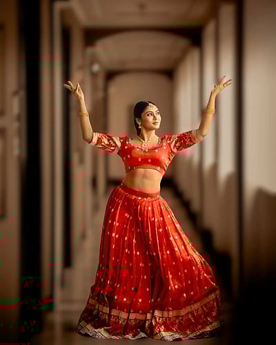 பேசும் அபிநயம்.. ஷ்ருதி ரெட்டி!