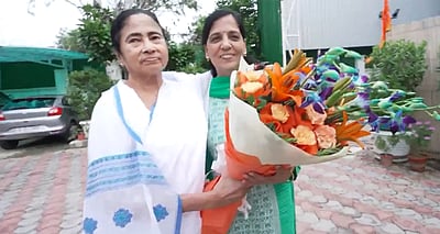 சுனிதா கேஜரிவாலை சந்தித்த மம்தா பானர்ஜி