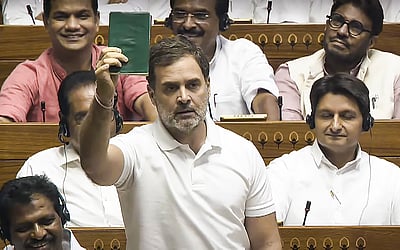 ராகுல் காந்தியின் கேள்விக்கணைகள்.. அவையில் பிரதமர் மோடி பதில்