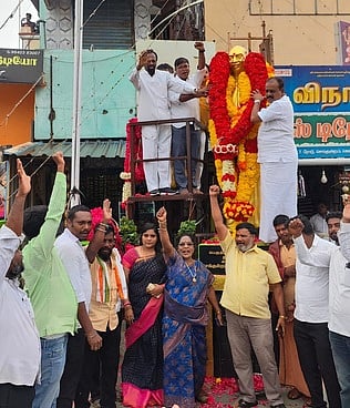 காமராஜா் பிறந்த நாள் விழா: 
சசிகாந்த் செந்தில் எம்.பி. பங்கேற்பு