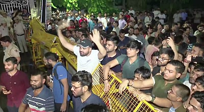 தில்லி ஐஏஎஸ் பயிற்சி மையத்தில் 3 மாணவர்கள் பலி: மாணவர்கள் போராட்டம்