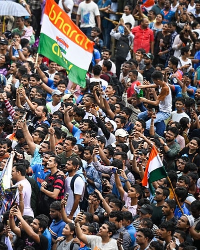 வெற்றிக் கொண்டாட்டத்தில் ஸ்தம்பித்தது மும்பை..!