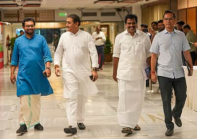 எதிா்க்கட்சிகளுக்கு மக்களவை துணைத் தலைவா் பதவி: அனைத்துக் கட்சிக் கூட்டத்தில் வலியுறுத்தல்