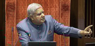 ஆர்எஸ்எஸ்ஸில் இருப்பது குற்றமா? குடியரசுத் துணைத் தலைவர் கேள்வி