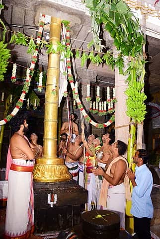 ஸ்ரீவில்லிபுத்தூா் ஆண்டாள் கோயிலில் பெரியாழ்வாா் ஆனி சுவாதி உற்சவ கொடியேற்றம் தொடக்கம்