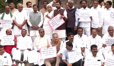 கர்நாடக பேரவை வளாகத்தில் முதல்வர் தலைமையில் போராட்டம்!