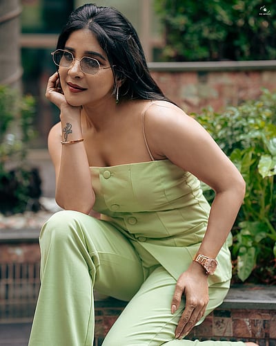 மரகதப் பறவை... சாக்‌ஷி 