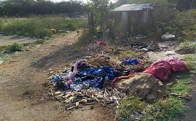 குப்பை மேடான ராசிங்காபுரம் மயானம்