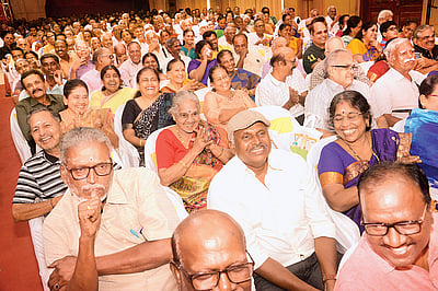 சிரித்து வாழ வேண்டும்